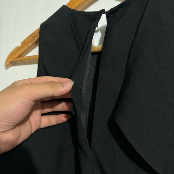 Laundry by Shelli Segal Black Cold Shoulder Keyhole Peplum Top - Picture 6 of 9